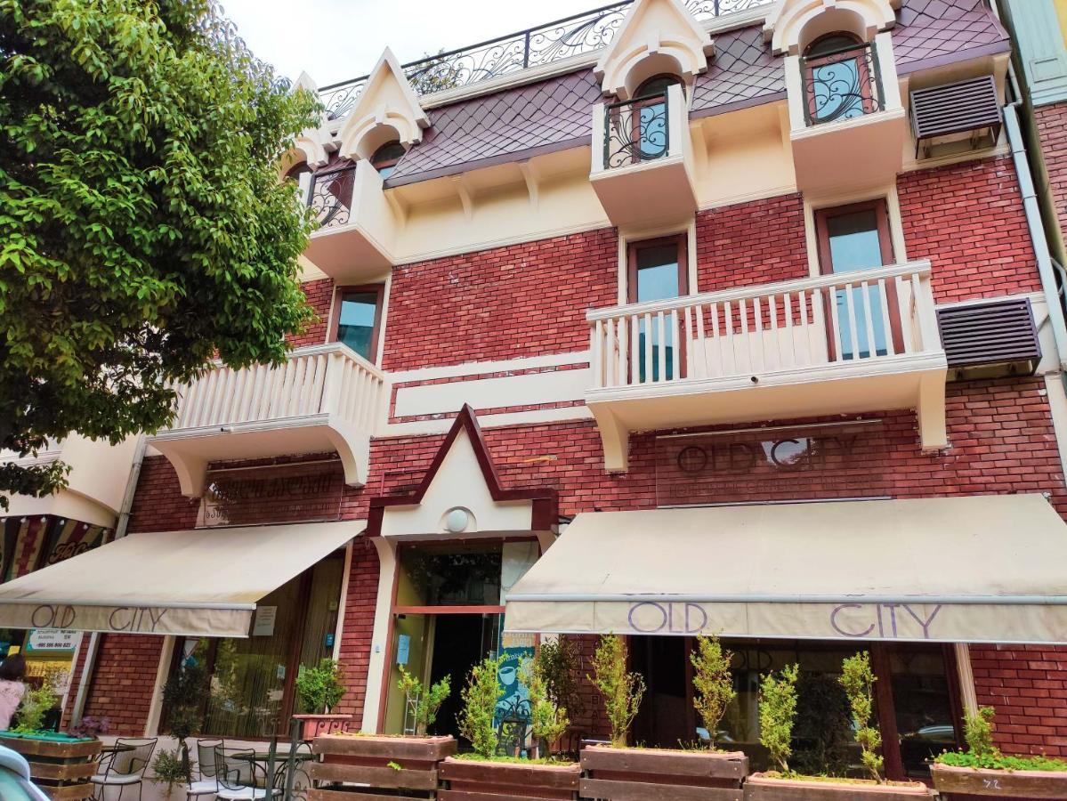 Aparthotel Old City Batumi Exterior photo